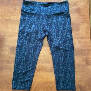 Fabletics Capri grey flower on black leggings